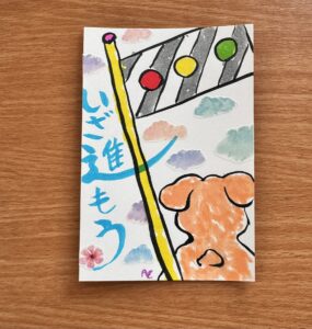 信号機と犬の後ろ姿